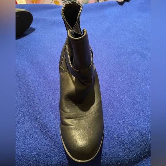 Maurices black ankle boots, great condition low heel boots/snap buckle size 9 - Picture 4 of 12